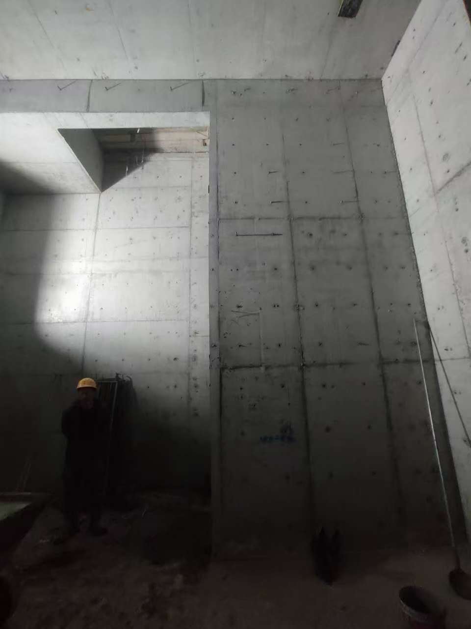 监利墙上开槽钢筋断了有影响吗